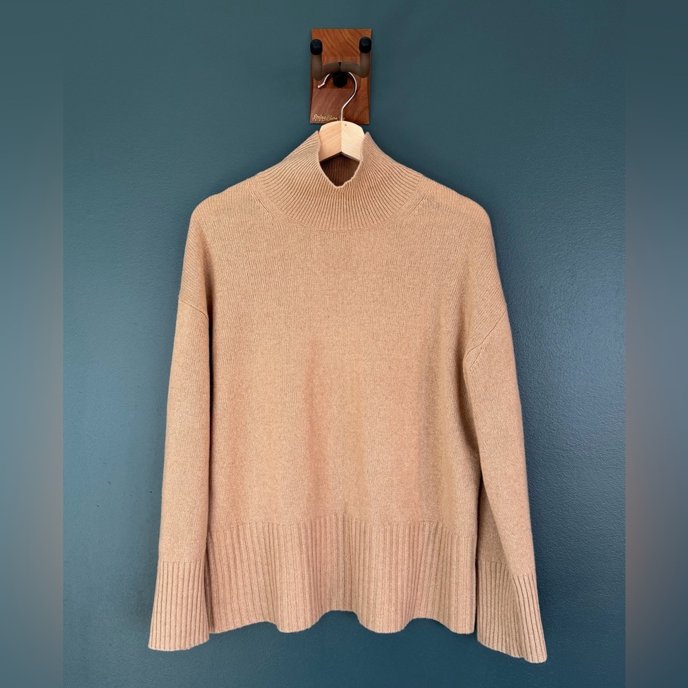 Everlane Camel Recycled Cashmere Mockneck / Turtleneck Sweater